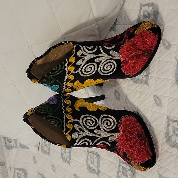 Boots - Picture 4 of 7